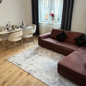 A&a Living - Best Location In !!! Vienna