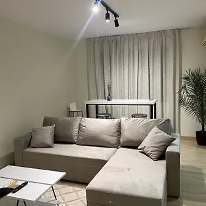 https://white-apartment-in-the-center-of.hotels-in-tirana.com
